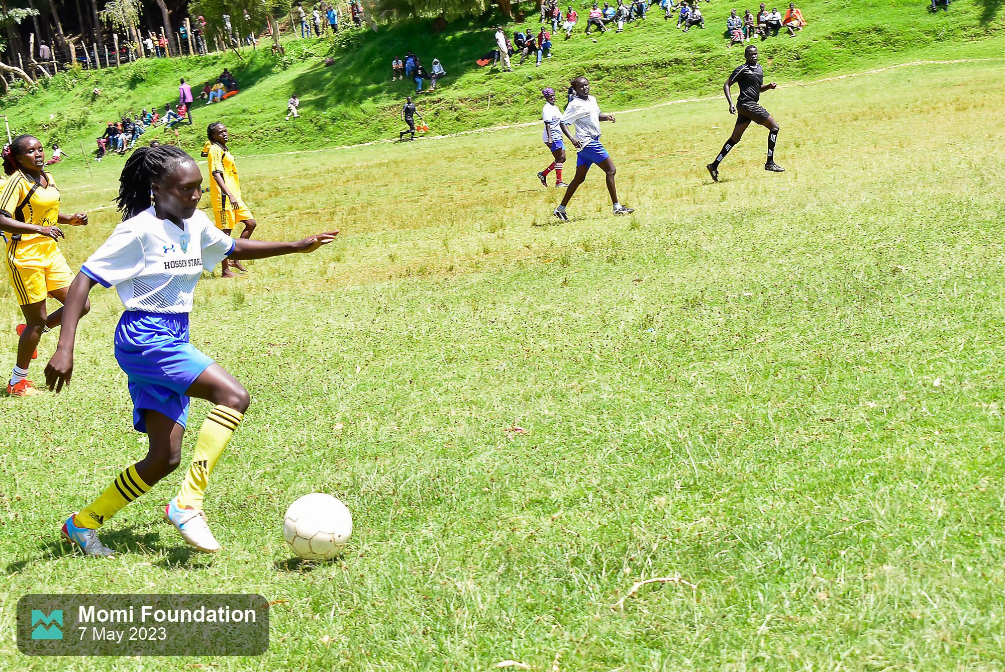 Girls' players chasing the ball during the match