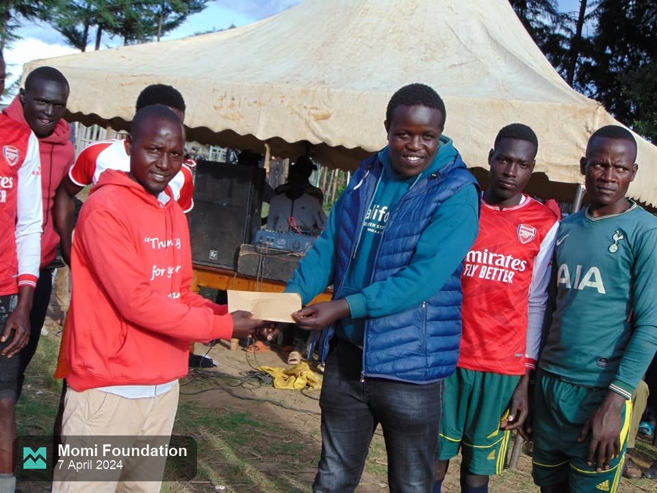 The winners receive their prize